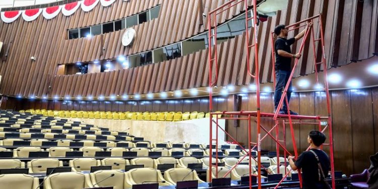 Perbedaan Fungsi dan Wewenang DPR serta MPR di Indonesia