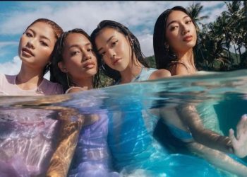 Lirik lagu Falling in Love tanpa brand dan domain pemilik