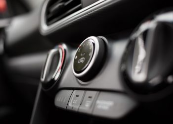 Estimasi biaya perbaikan AC mobil dan faktor penyebab AC tidak dingin