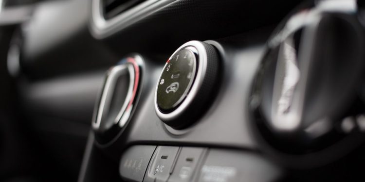 Estimasi biaya perbaikan AC mobil dan faktor penyebab AC tidak dingin