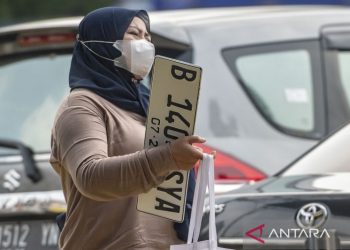 Periksa pelat nomor kendaraan penting, simak alasan dan cara yang tepat.