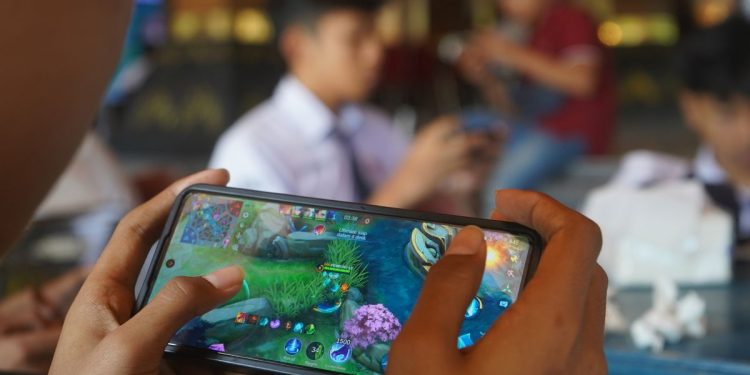 Penyebab HP sering nge-freeze dan 10 solusi efektif untuk mengatasinya