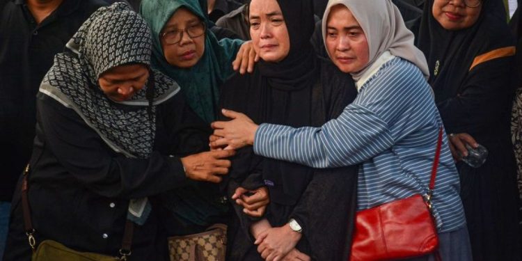 Lirik lagu Kenalan Dong oleh Gustiwiw dan Berton
