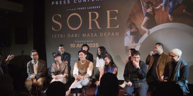 Perbedaan versi film dan web series “Sore: Istri dari Masa Depan”