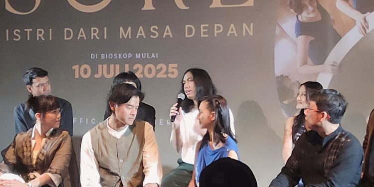 Lirik dan makna lagu Terbuang Dalam Waktu dari film Sore
