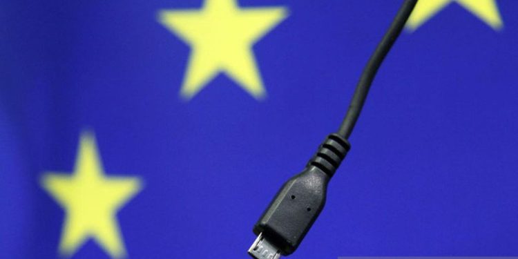 Cara menyimpan kabel charger dengan benar agar tidak cepat rusak