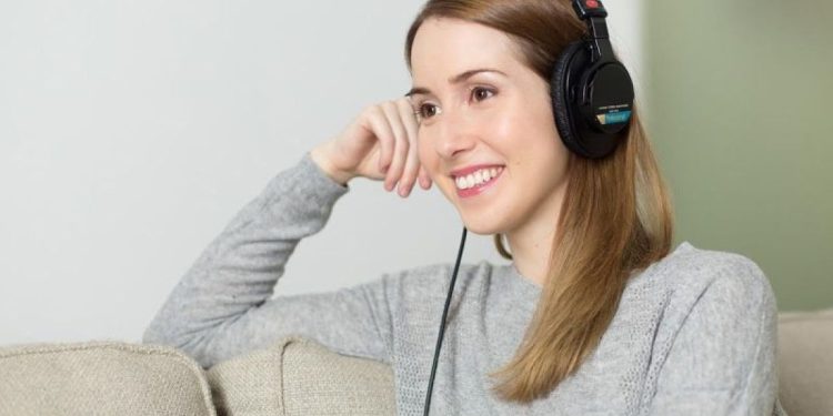10 manfaat mendengarkan musik untuk kesehatan fisik dan mental
