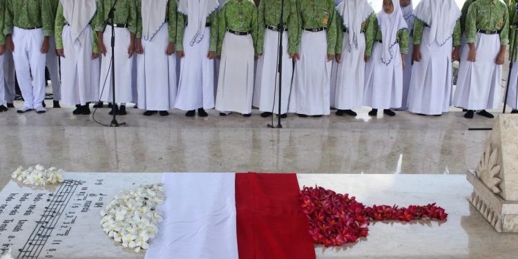 Lirik Mengheningkan Cipta serta makna dan asal usulnya