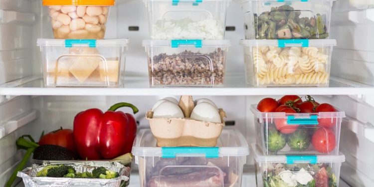 Cara mudah membersihkan bunga es agar kinerja kulkas tetap optimal