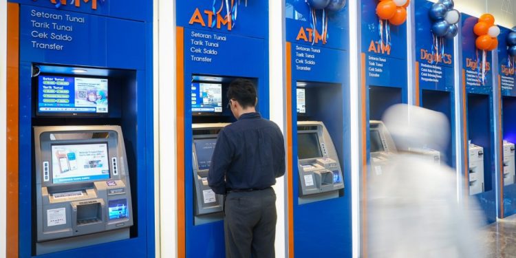 Tarik tunai tanpa kartu fisik di ATM Bank