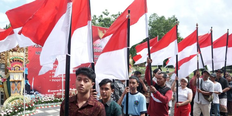 Ketentuan dan Etika Pengibaran Bendera Merah Putih Jangan Kibarkan One Peace