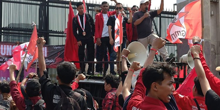 Demo diizinkan tetapi anarki tidak! Ini sanksi pidana untuk pelanggaran.
