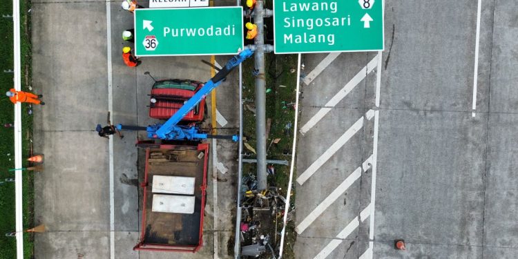 Warna plang biru dan hijau di jalan tol memiliki arti yang berbeda, pahami perbedaannya!