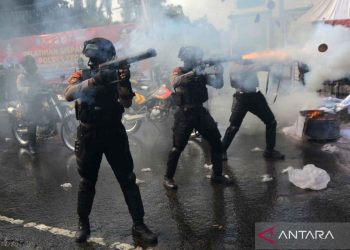 Perbedaan peluru tajam dan peluru karet yang digunakan polisi saat demonstrasi