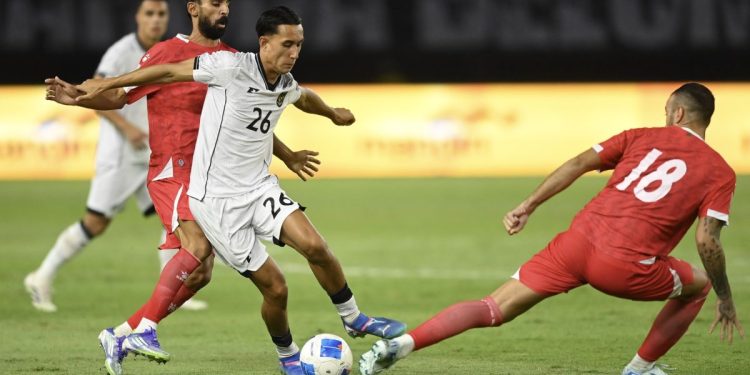 Apa itu inverted winger dan peran posisi Miliano Jonathans dalam permainan sepak bola
