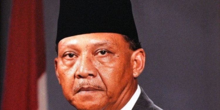 Profil Umar Wirahadikusumah sosok Wakil Presiden Republik Indonesia keempat