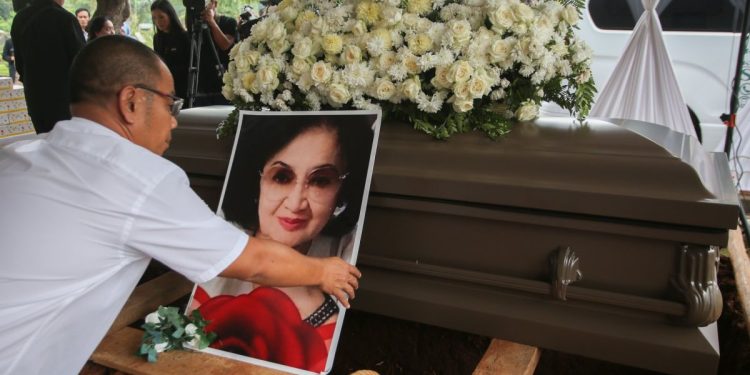 Fakta seputar pemakaman Yurike Sanger, istri ketujuh Soekarno