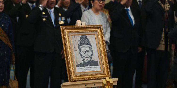 Napoleon dari Batak Tuan Rondahaim Saragih yang mendapat gelar pahlawan