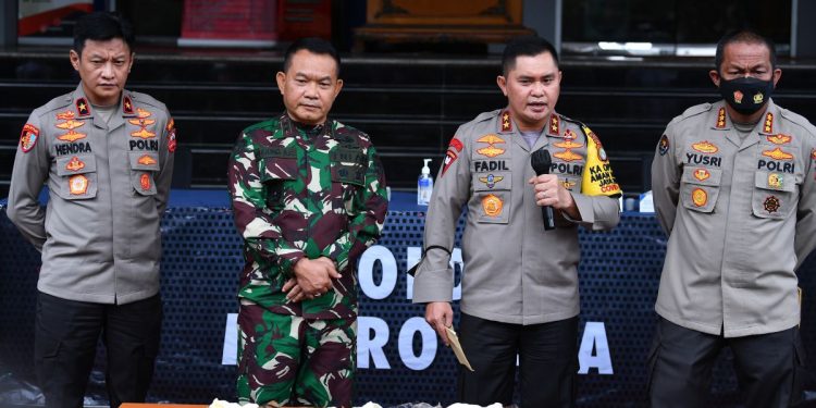 Profil Hendra Kurniawan batal dipecat dalam kasus Brigadir J