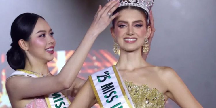 Catalina Duque sebagai pemenang Miss International 2025