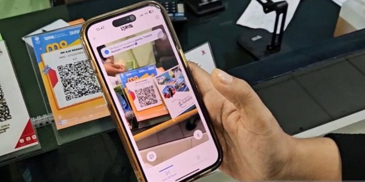 Menolak pembayaran uang tunai dan aturan hukum serta sanksinya