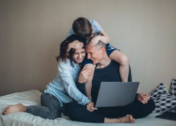 13 ide kegiatan romantis bersama kekasih saat Tahun Baru yang tidak mahal