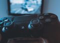 Perbandingan PS4 dan PS5, apakah PS4 masih layak di akhir tahun 2025?