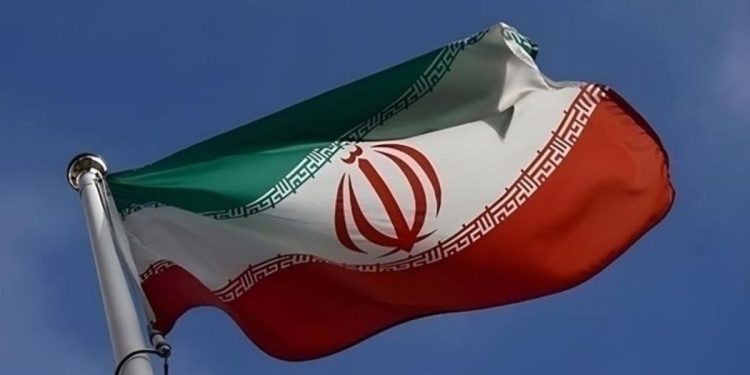 Melemahnya mata uang Iran, perbedaan antara rial dan toman